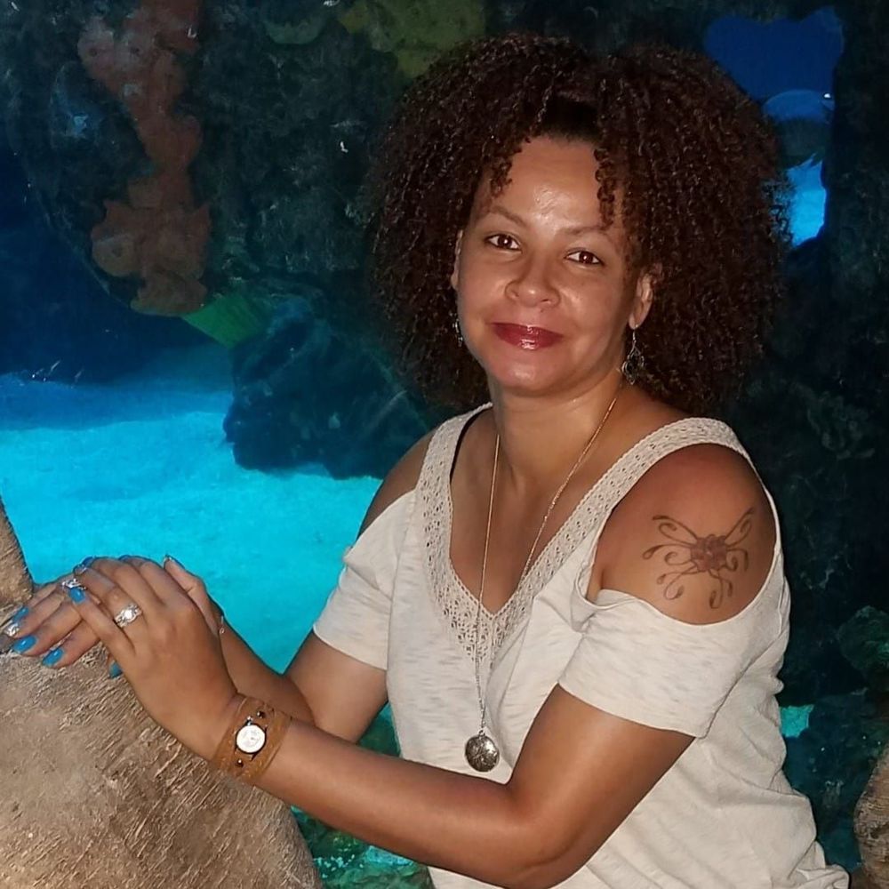 Meet your Posher, Dee